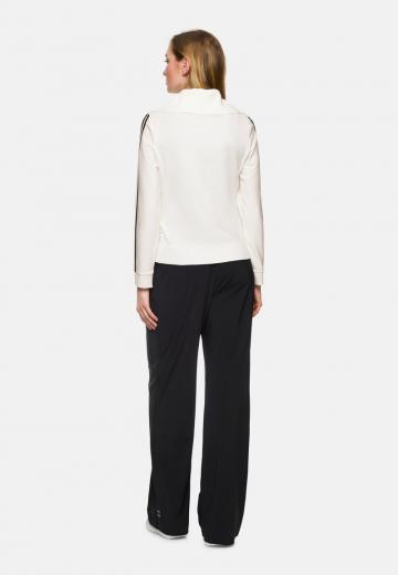 Пуловер в полоску