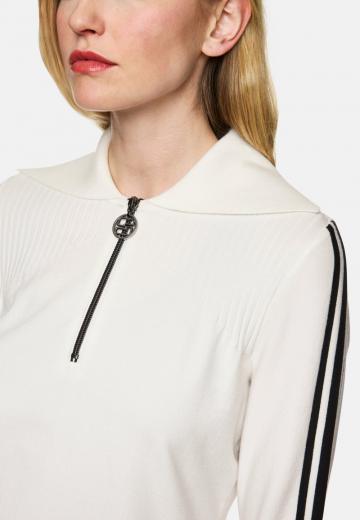 Пуловер в полоску