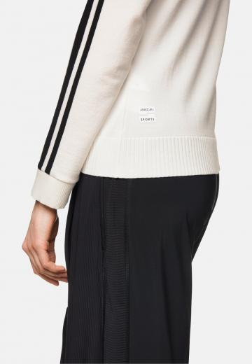 Пуловер в полоску