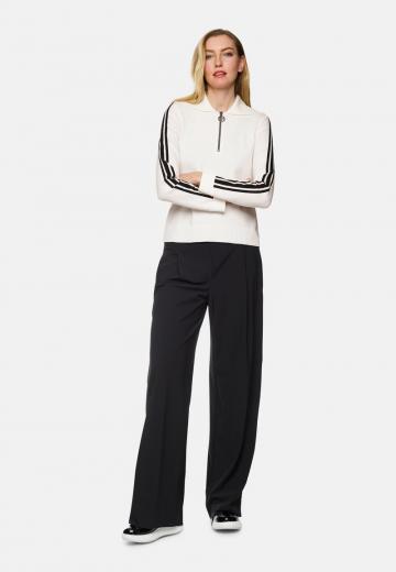 Пуловер в полоску