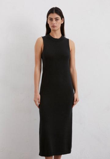 Вязаное платье