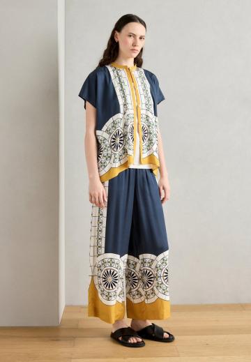 Атласная блузка