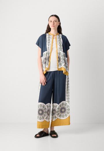 Атласная блузка