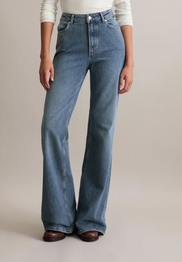 Клешеные джинсы