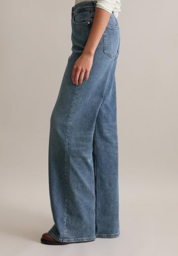 Клешеные джинсы