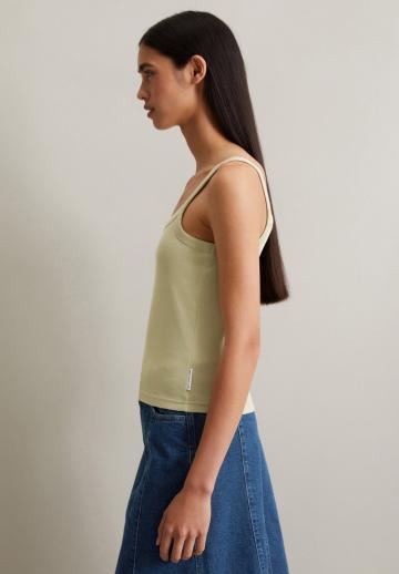 Топ на бретельках