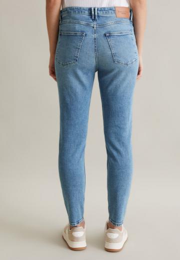 Узкие джинсы