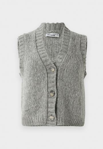 Вязаный жилет