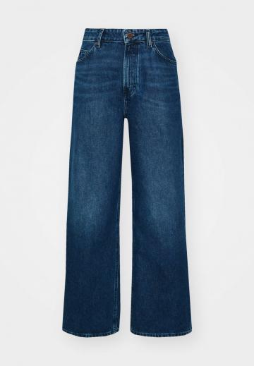 Свободные джинсы