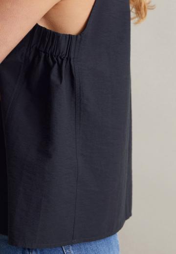 Блузка без рукавов