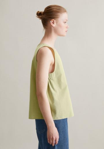 Блузка без рукавов