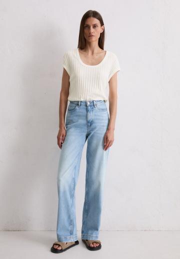 Прямые джинсы