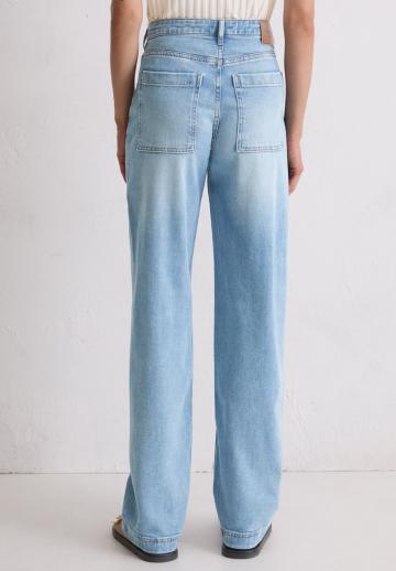 Прямые джинсы