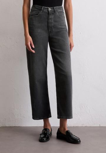 Короткие джинсы