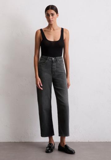 Короткие джинсы