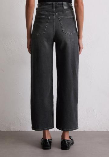 Короткие джинсы