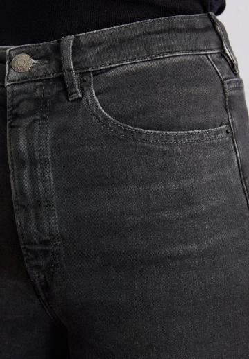 Короткие джинсы