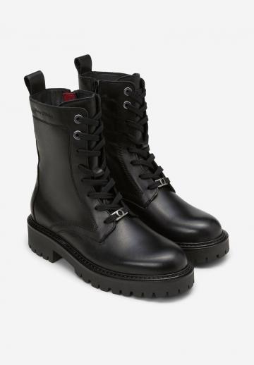 Ботинки на шнуровке