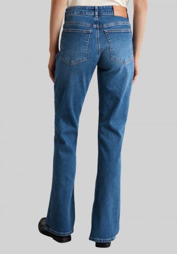 Клешеные джинсы