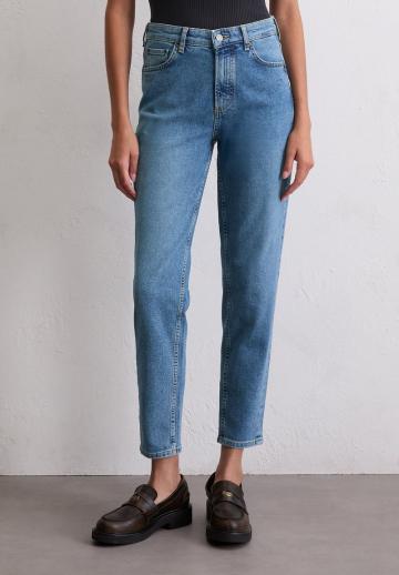 Короткие джинсы