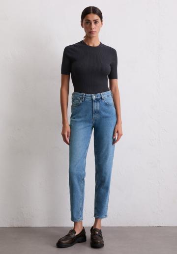 Короткие джинсы