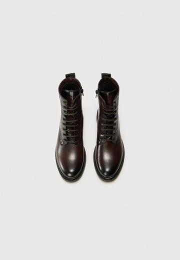 Ботинки на шнуровке