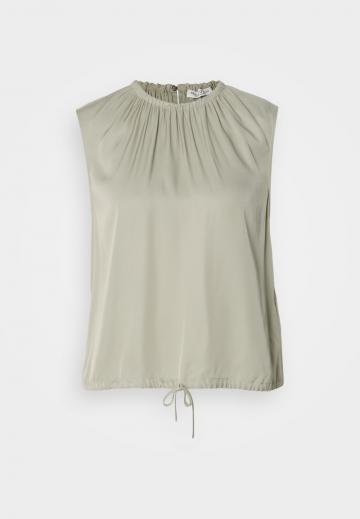 Блузка без рукавов