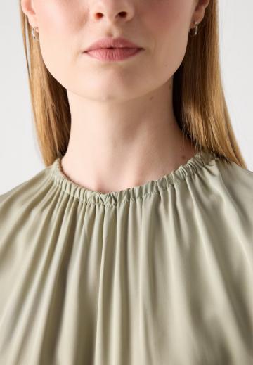 Блузка без рукавов