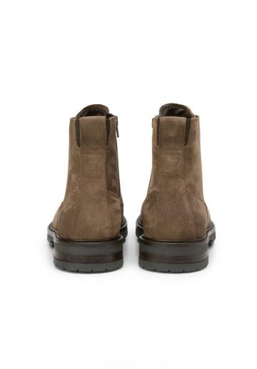 Ботинки на шнуровке