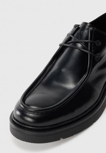 Ботинки на шнуровке