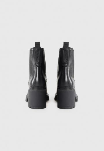 Высокие сапоги