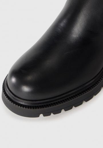 Высокие сапоги