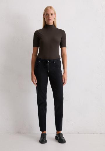 Узкие джинсы