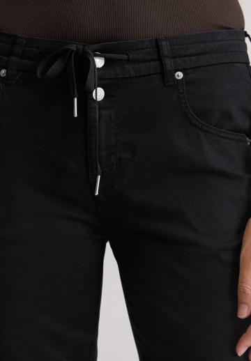 Узкие джинсы