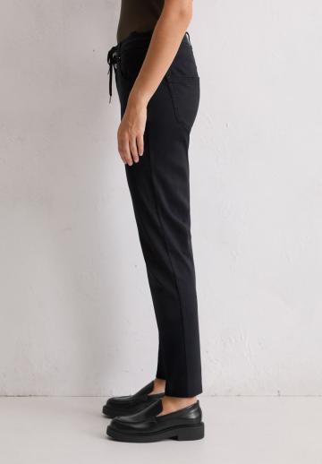 Узкие джинсы