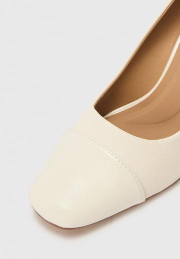 Туфли с высоким носом