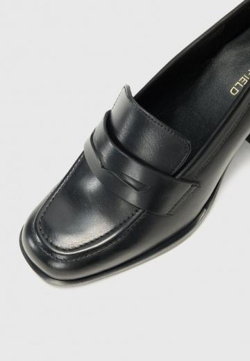 Туфли с высоким носом