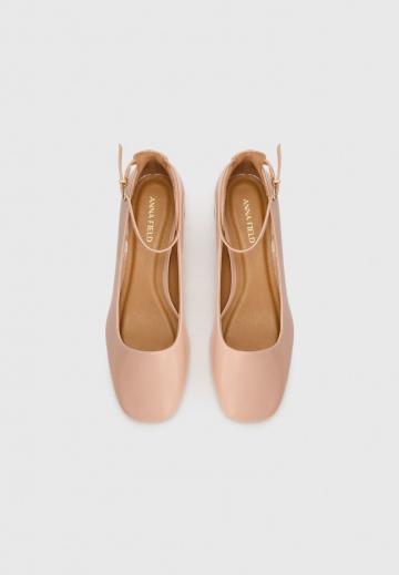 Туфли с ремешком