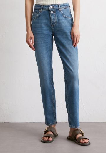 Короткие джинсы