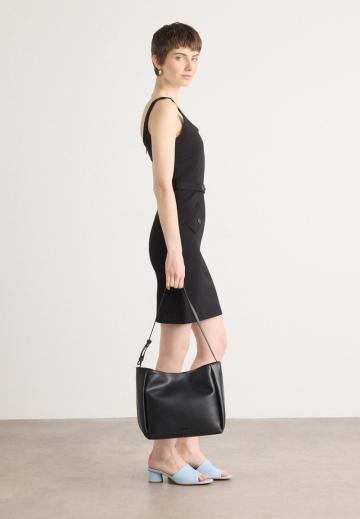 Платье футляр