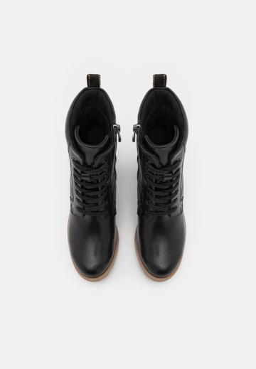 Высокие сапоги