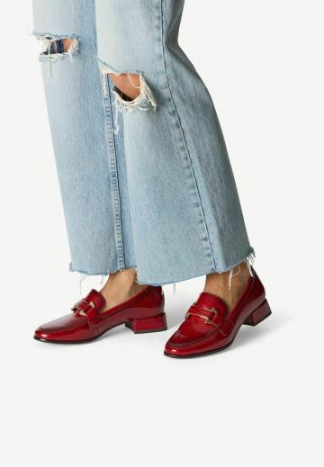 Туфли с высоким носом