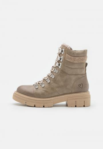 Ботинки на шнуровке