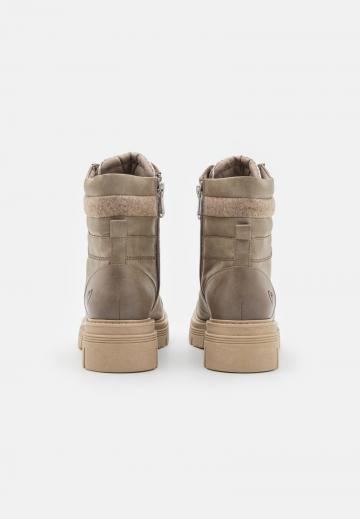 Ботинки на шнуровке