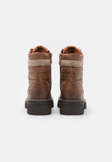 Ботинки на шнуровке