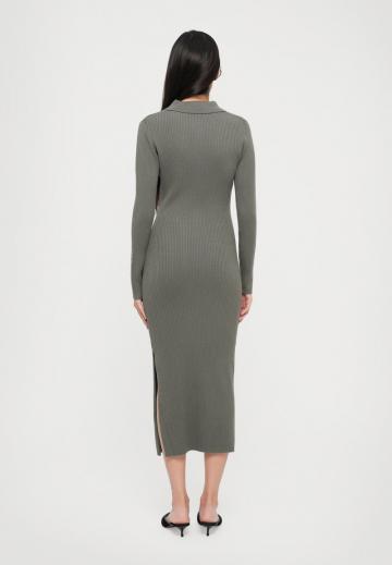 Вязаное платье