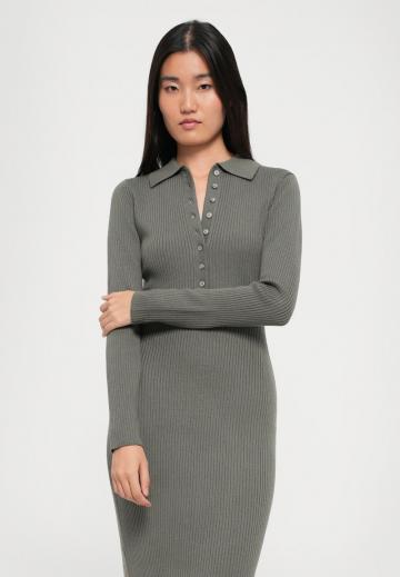 Вязаное платье