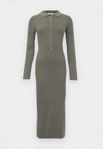 Вязаное платье