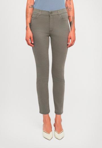 Узкие джинсы