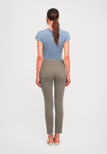 Узкие джинсы